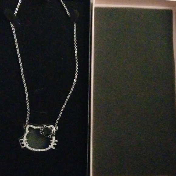 Saniro hello kitty necklace - Picture 3 of 4